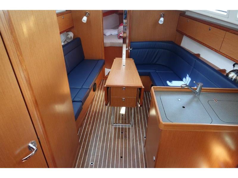 Book yachts online - sailboat - Bavaria Cruiser 34 - Nashira - rent