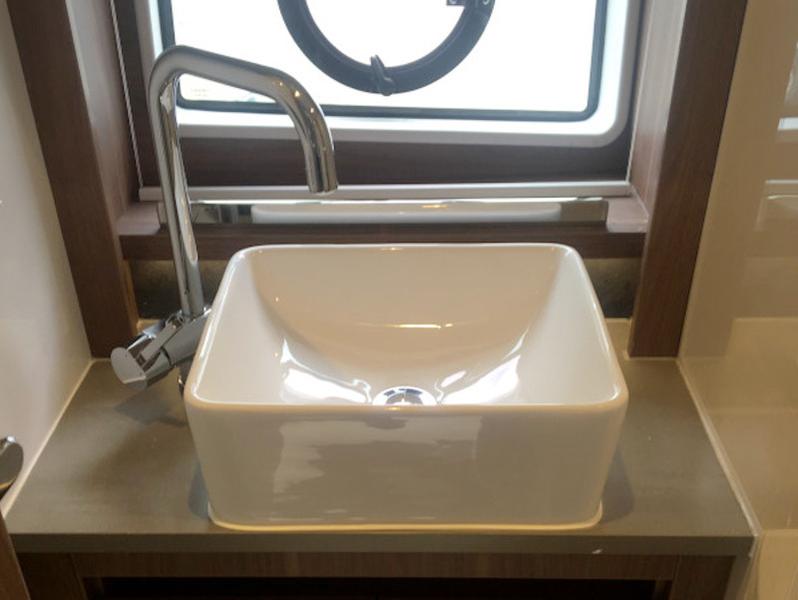 Book yachts online - motorboat - Sealine C390 - ROSALIE - rent