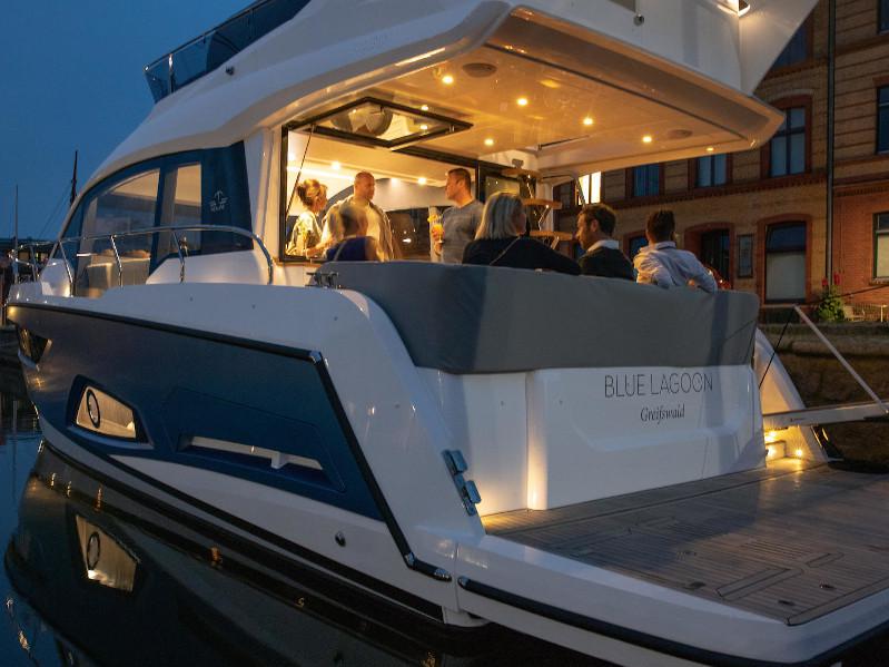 Book yachts online - motorboat - Sealine F 430 - Blue Lagoon II  - rent