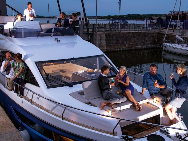 Book yachts online - motorboat - Sealine F 430 - Blue Lagoon II  - rent