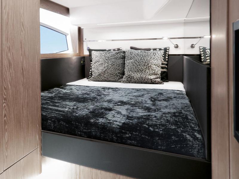 Book yachts online - motorboat - Sealine F 430 - Blue Lagoon II  - rent