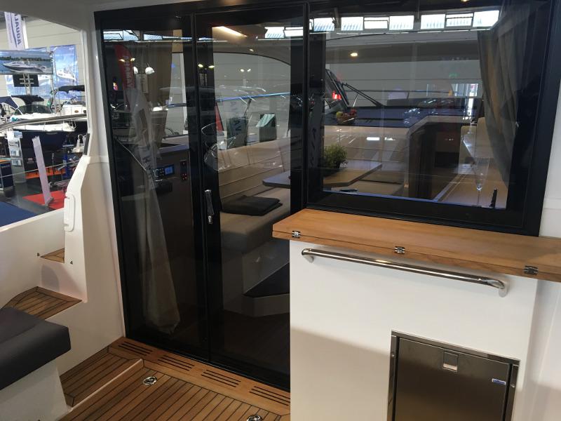 Book yachts online - motorboat - Sealine C330 - Salona I - rent