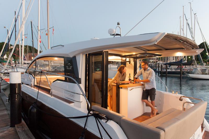 Book yachts online - motorboat - Sealine C330 - Salona I - rent