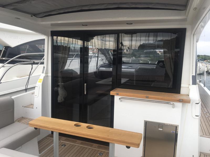 Book yachts online - motorboat - Sealine C330 - Salona I - rent