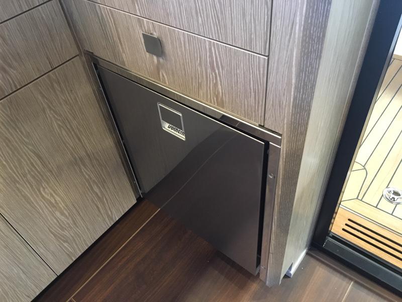 Book yachts online - motorboat - Sealine C330 - Salona I - rent