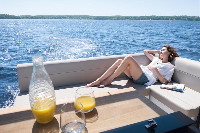 Book yachts online - motorboat - Sealine C330 - Salona I - rent