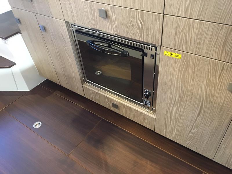 Book yachts online - motorboat - Sealine C330 - Salona I - rent