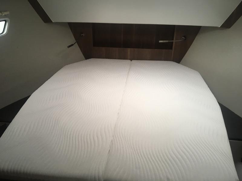 Book yachts online - motorboat - Sealine C330 - Salona I - rent