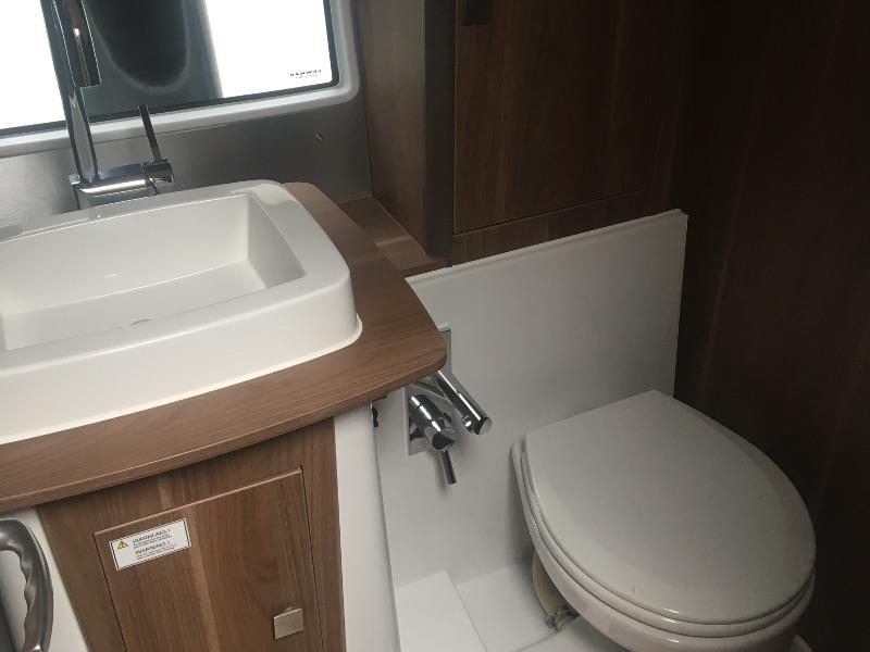 Book yachts online - motorboat - Sealine C330 - Salona I - rent