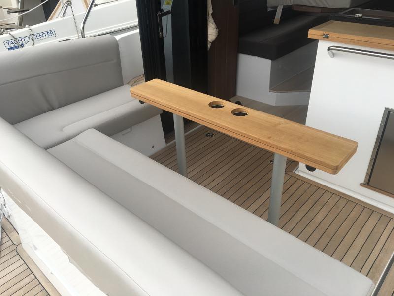 Book yachts online - motorboat - Sealine C330 - Salona I - rent