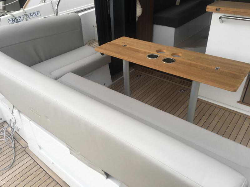 Book yachts online - motorboat - Sealine C330 - Salona I - rent