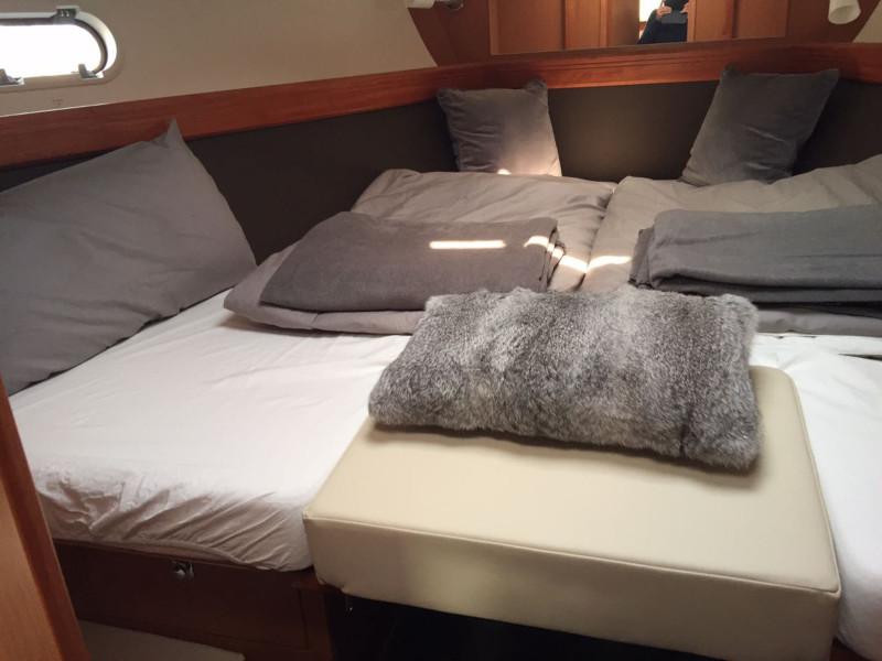 Book yachts online - motorboat - Bavaria S35 - 4EVER - rent