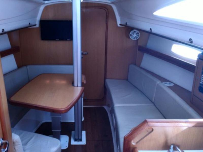 Book yachts online - sailboat - Wind 34 - Ilha das Infinity - rent