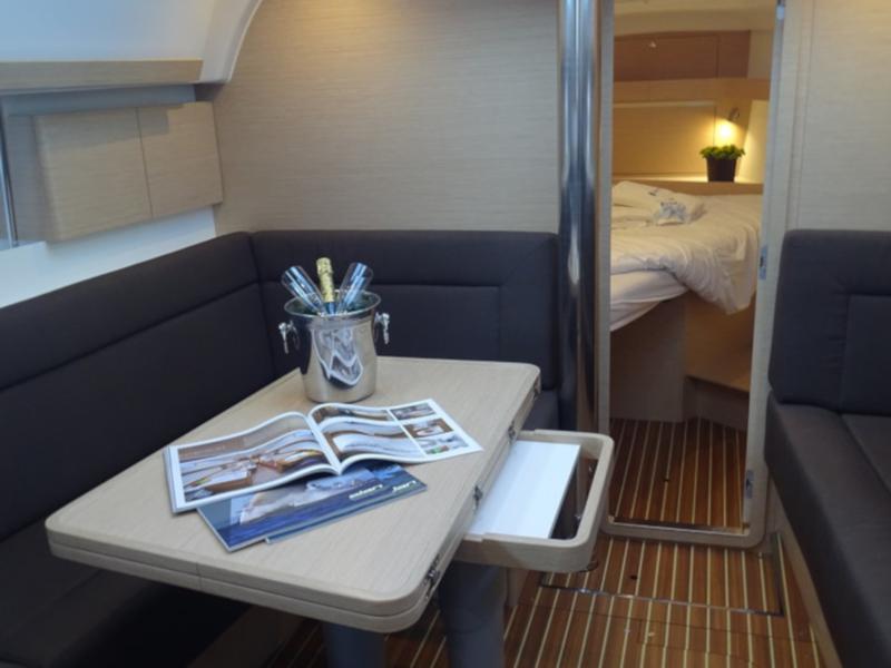 Book yachts online - sailboat - Elan Impression 40 - AMISTAD - rent