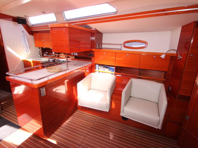 Book yachts online - sailboat - Hanse 531 - Aurelia - rent