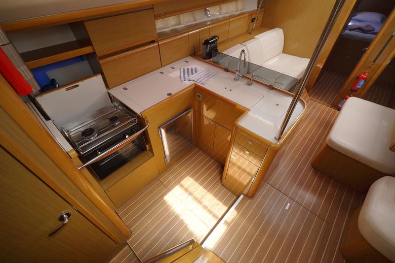 Book yachts online - sailboat - Jeanneau 53 - Sugar Baby - rent