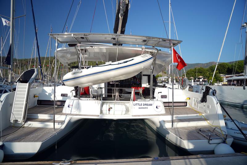 Book yachts online - catamaran - Lagoon 42 - Little Dream - rent