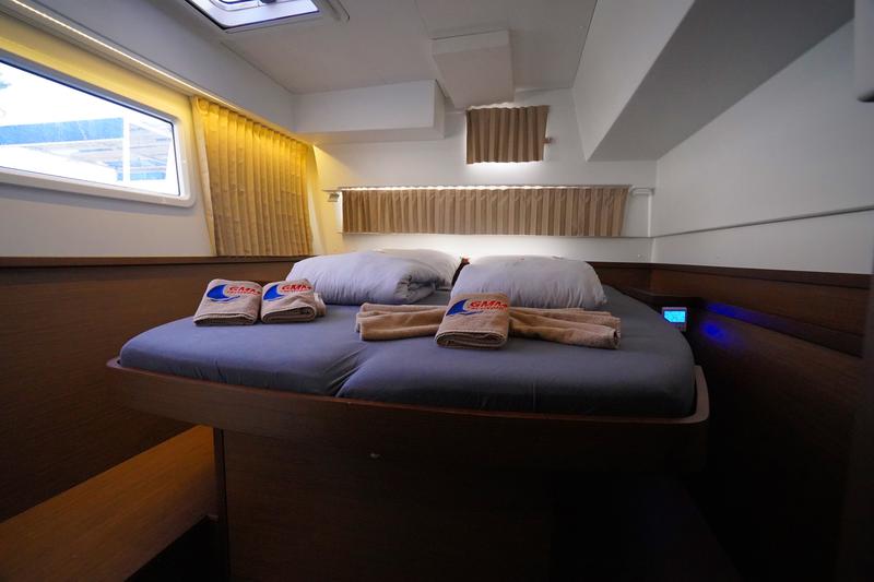 Book yachts online - catamaran - Lagoon 42 - Little Dream - rent