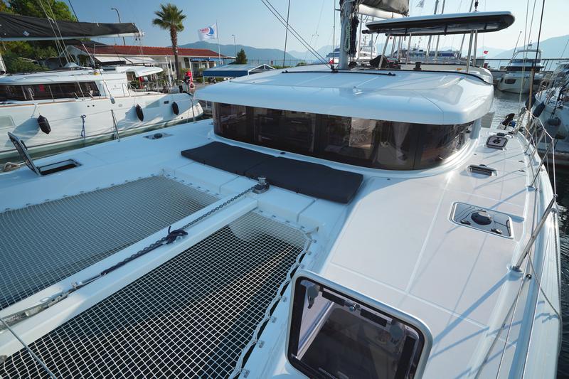 Book yachts online - catamaran - Lagoon 42 - Little Dream - rent