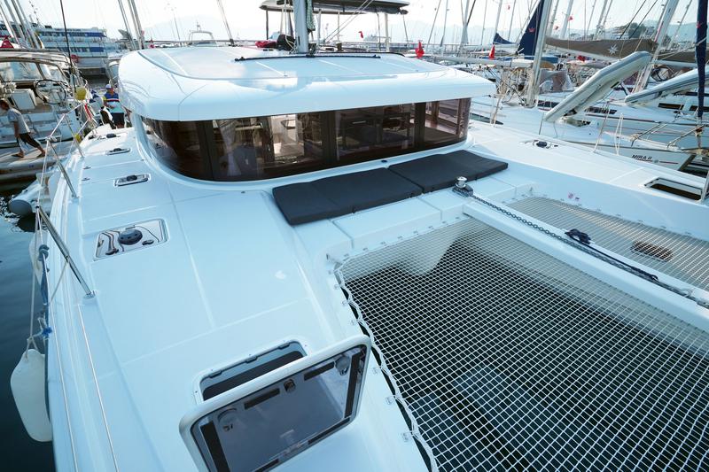 Book yachts online - catamaran - Lagoon 42 - Little Dream - rent