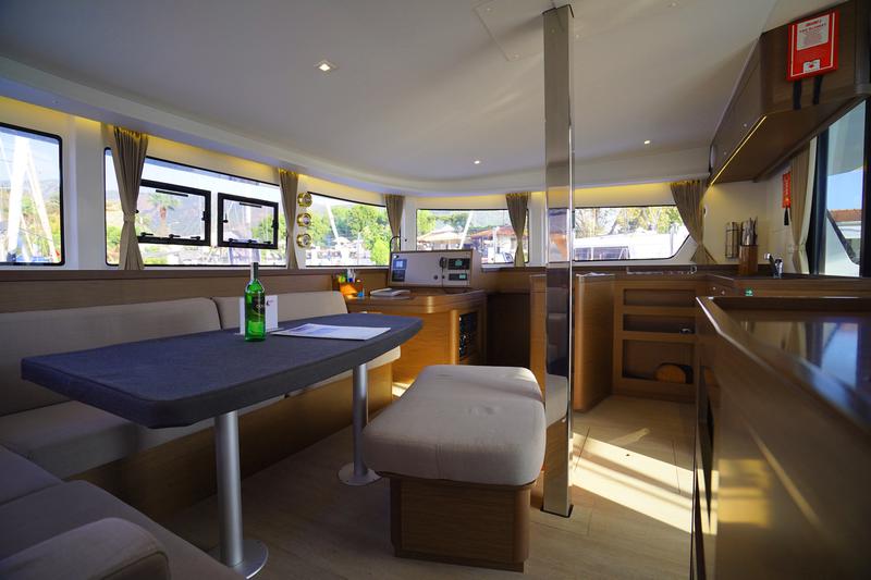 Book yachts online - catamaran - Lagoon 42 - Little Dream - rent