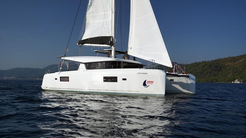 Book yachts online - catamaran - Lagoon 42 - Little Dream - rent