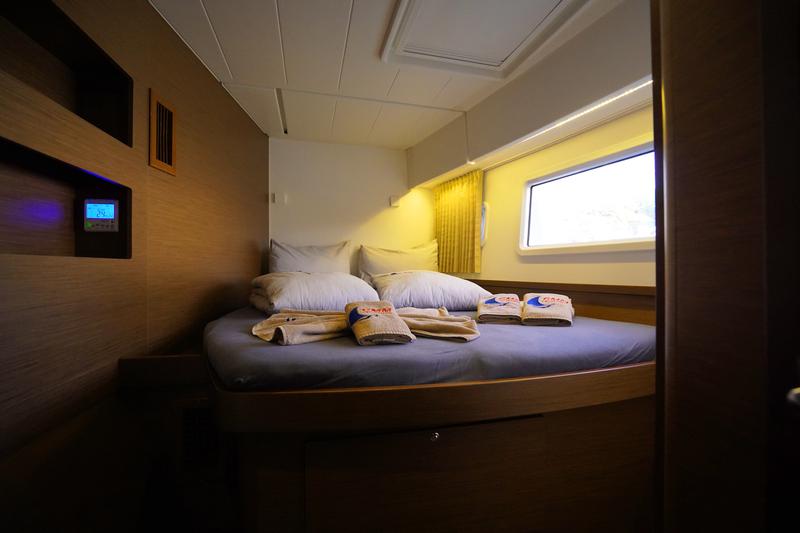 Book yachts online - catamaran - Lagoon 42 - Little Dream - rent