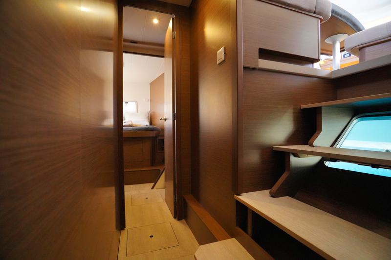 Book yachts online - catamaran - Lagoon 42 - Little Dream - rent