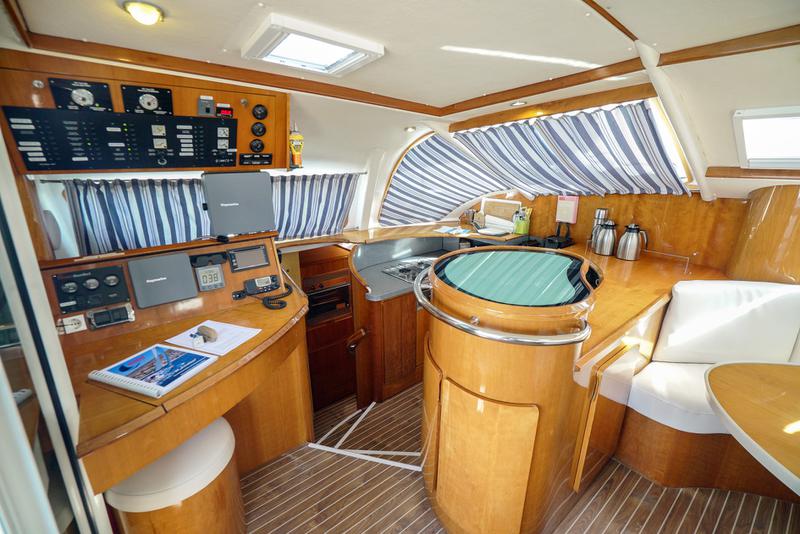 Book yachts online - catamaran - Privilege 465 - Emotion - rent