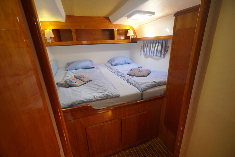 Book yachts online - catamaran - Privilege 465 - Emotion - rent