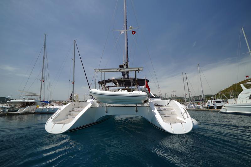 Book yachts online - catamaran - Privilege 465 - Emotion - rent