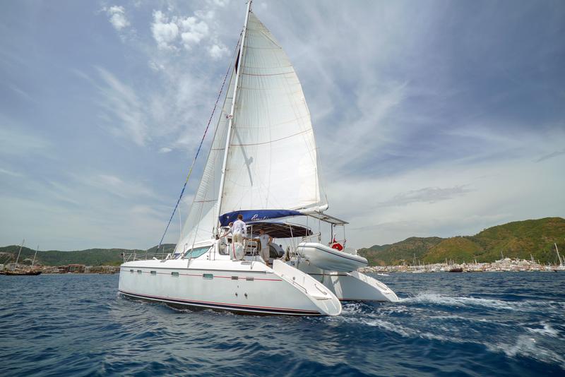 Book yachts online - catamaran - Privilege 465 - Emotion - rent