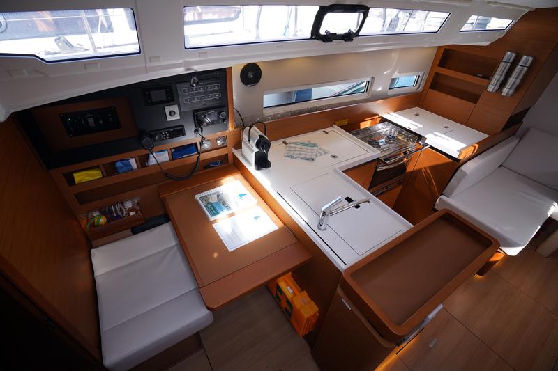 Book yachts online - sailboat - Sun Odyssey 410 - Free Me - rent