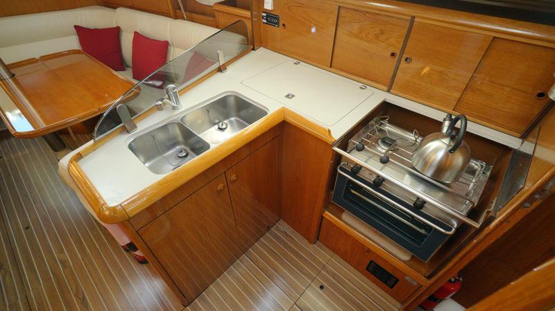 Book yachts online - sailboat - Sun Odyssey 35 - Mira - rent