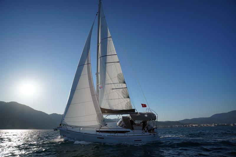 Book yachts online - sailboat - Sun Odyssey 389 - Gin Fizz - rent