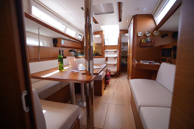 Book yachts online - sailboat - Sun Odyssey 389 - Gin Fizz - rent