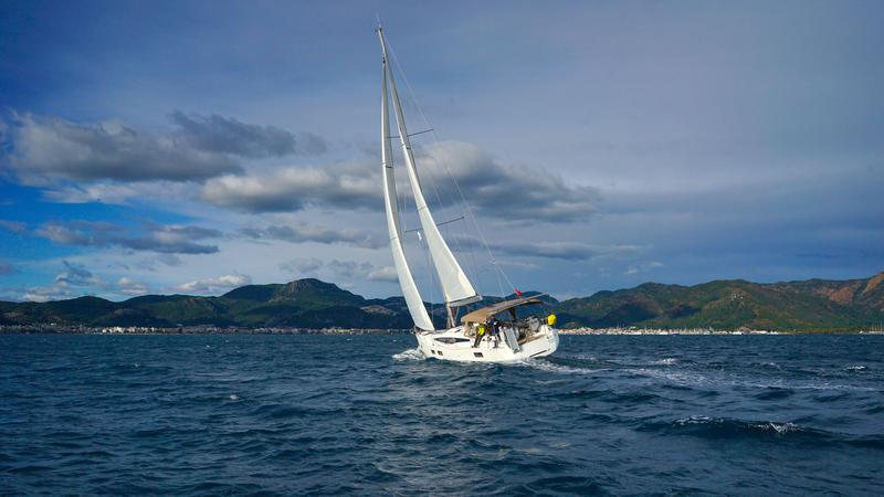 Book yachts online - sailboat - Jeanneau 51 - Selinim - rent
