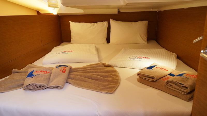 Book yachts online - sailboat - Sun Odyssey 440 - 3 Cabins - White Marlin - rent