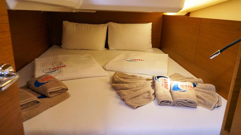 Book yachts online - sailboat - Sun Odyssey 440 - 3 Cabins - White Marlin - rent