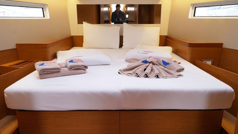 Book yachts online - sailboat - Sun Odyssey 440 - 3 Cabins - White Marlin - rent