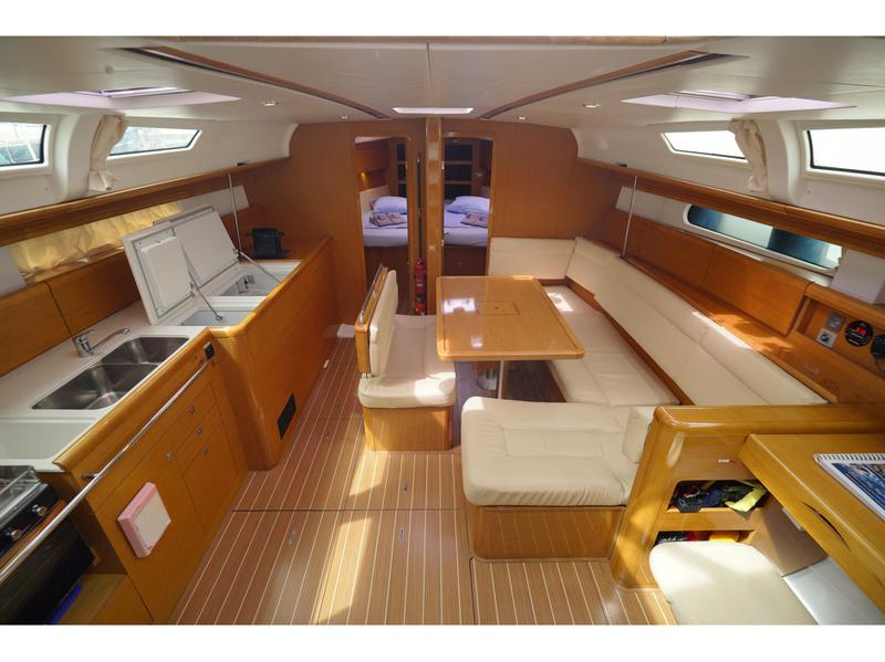 Book yachts online - sailboat - Sun Odyssey 44 i - Night &amp; Day - rent