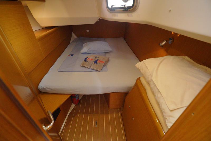 Book yachts online - sailboat - Sun Odyssey 44 i - Night &amp; Day - rent