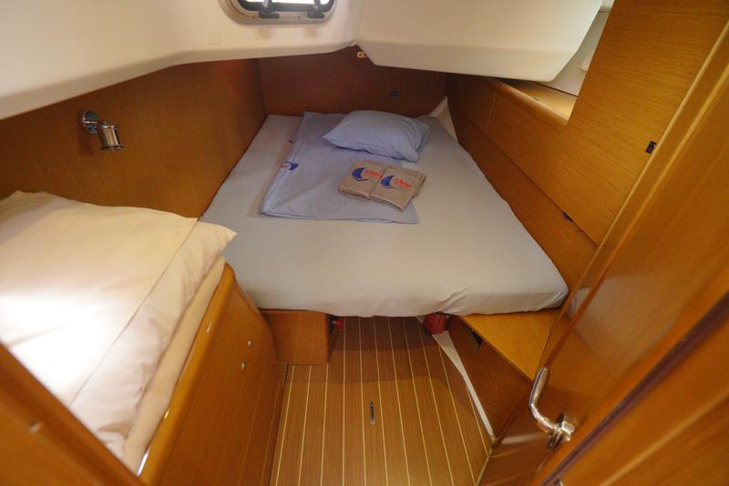 Book yachts online - sailboat - Sun Odyssey 44 i - Night &amp; Day - rent