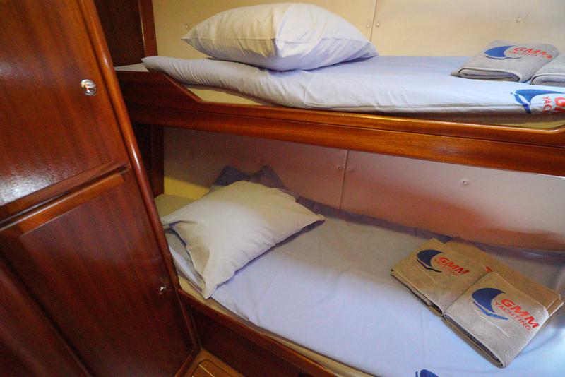 Book yachts online - sailboat - Bavaria 42 - Mauritius - rent