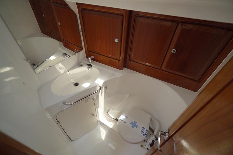 Book yachts online - sailboat - Bavaria 42 - Mauritius - rent