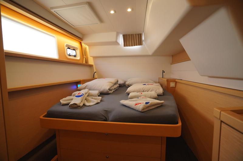 Book yachts online - catamaran - Lagoon 450F - Big Dream - rent