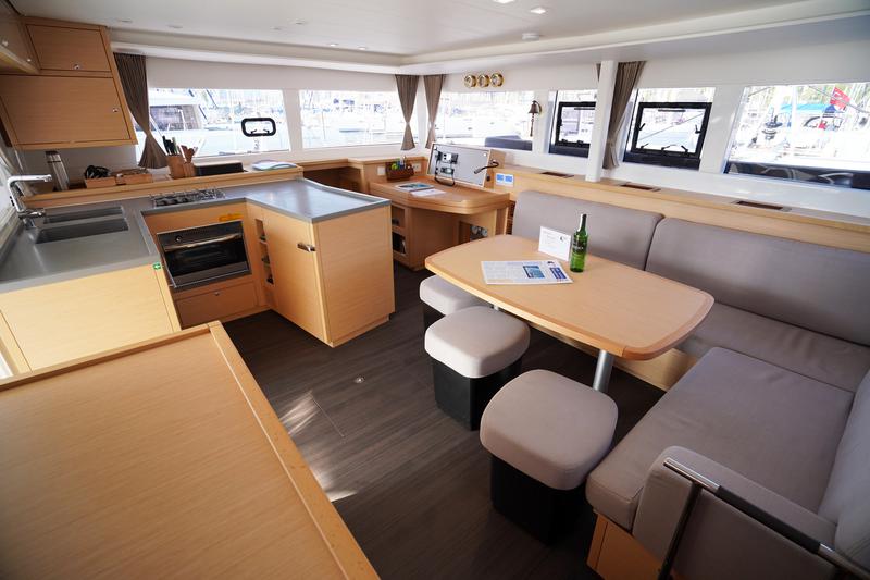 Book yachts online - catamaran - Lagoon 450F - Big Dream - rent