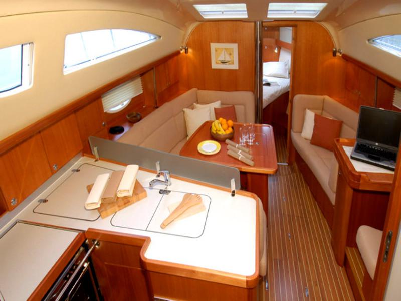 Book yachts online - sailboat - Elan 384 Impression - Hera - rent