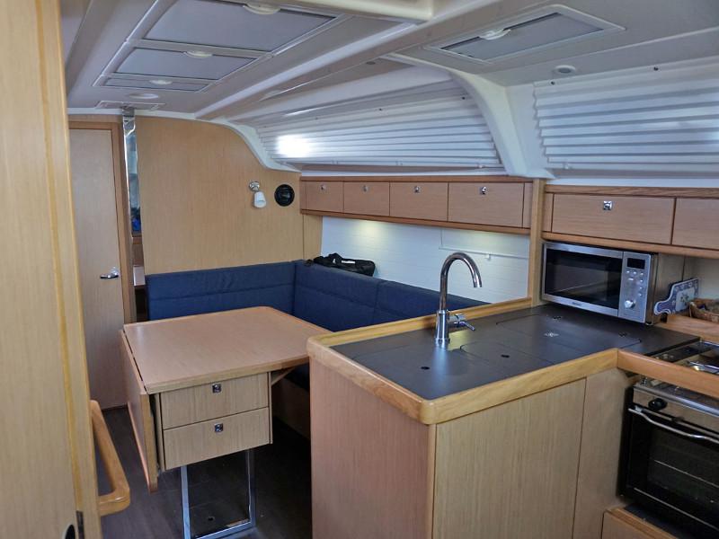 Book yachts online - sailboat - Bavaria Cruiser 37 - Faischee - rent