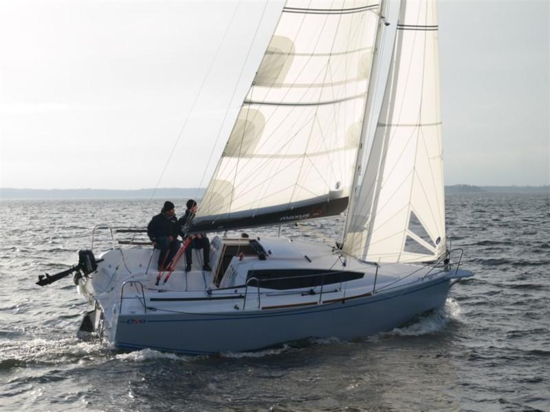 Book yachts online - sailboat - Maxus evo 24 Standard - KOMEDIA - rent
